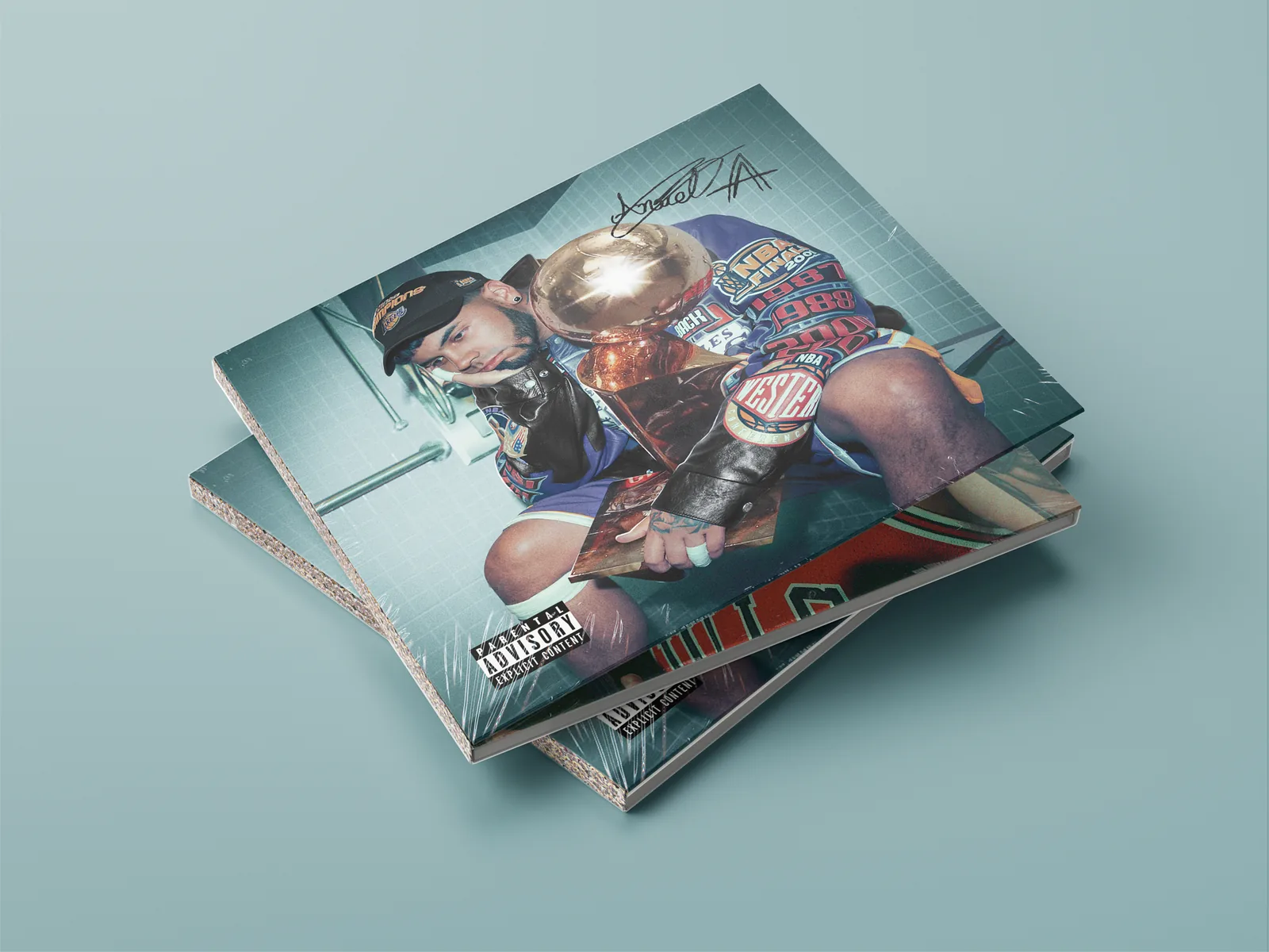 Packaging del álbum LLNM — mockup del digipak apilado