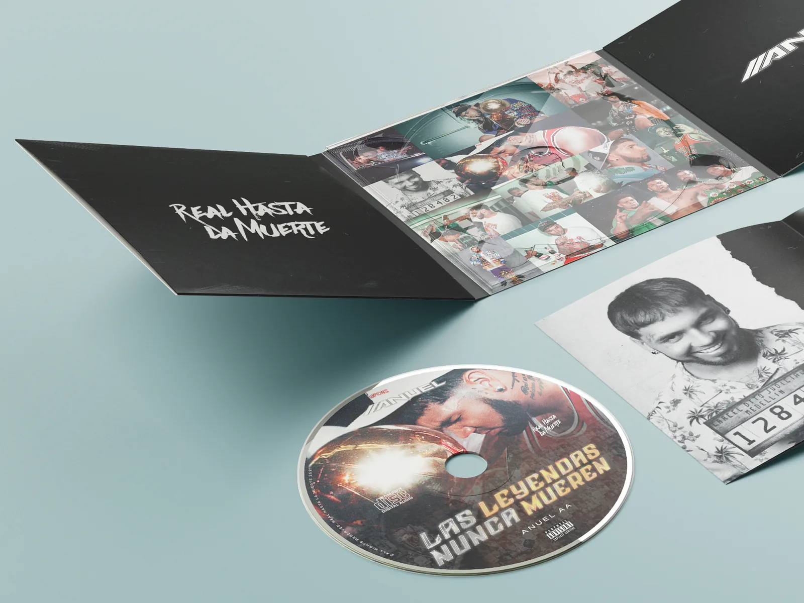 Spread del booklet LLNM con fotografía