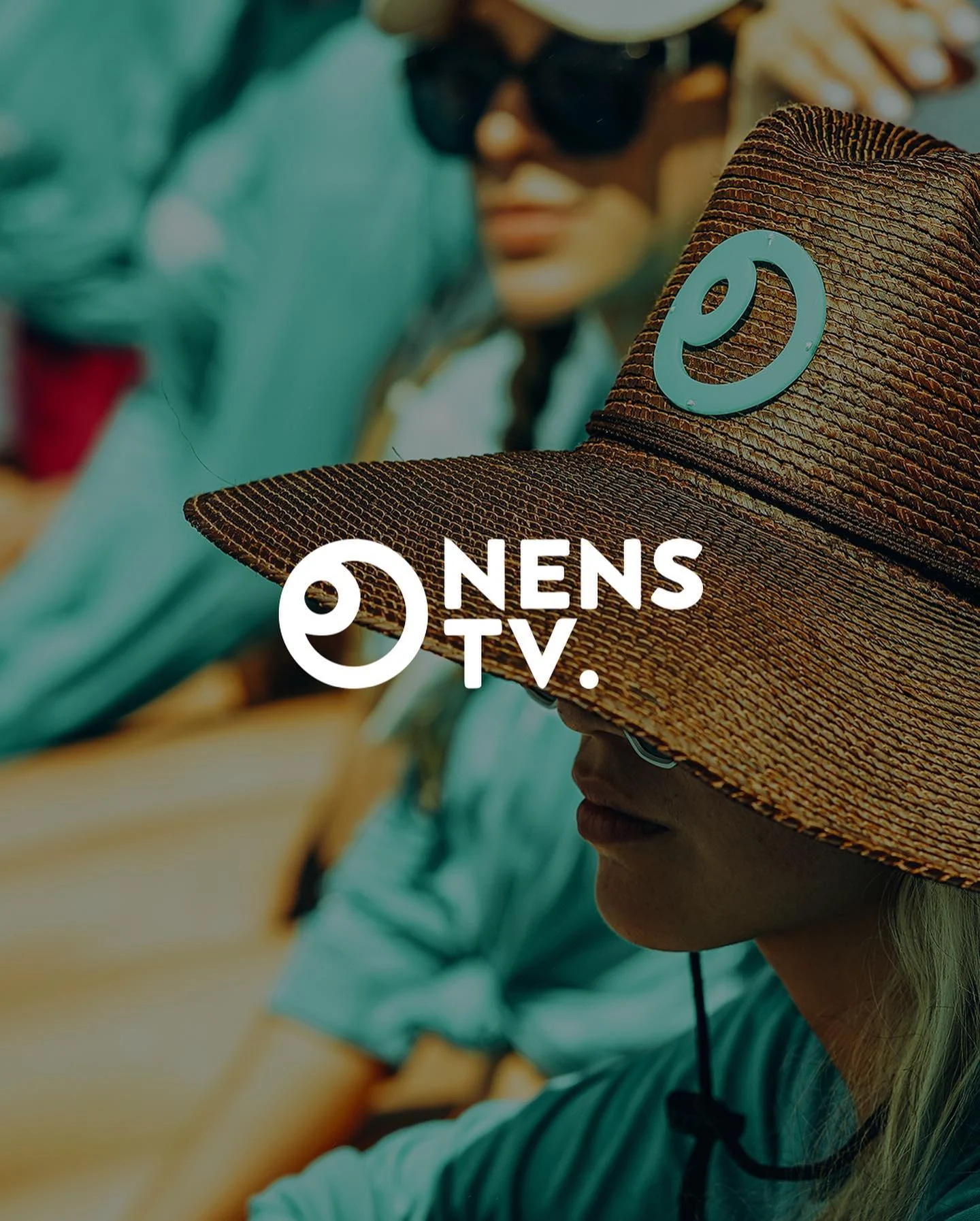 Nens TV — logotipo aplicado sobre fotografía de campaña